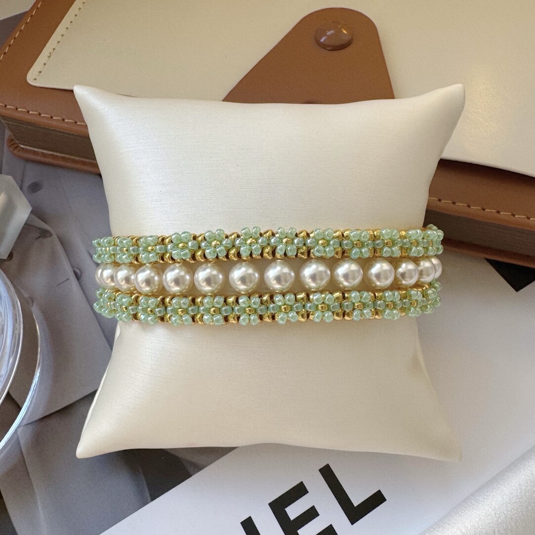 No.26 Finished Product – Exquisite Lace Pearl Beaded Bracelet（SL096）