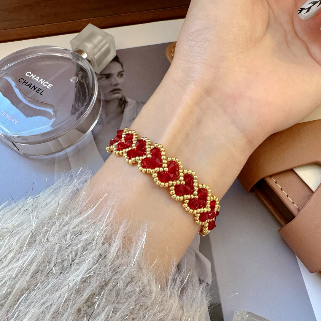 No.XX Finished Product – Romantic Red Heart Beaded Bracelet（SL033）