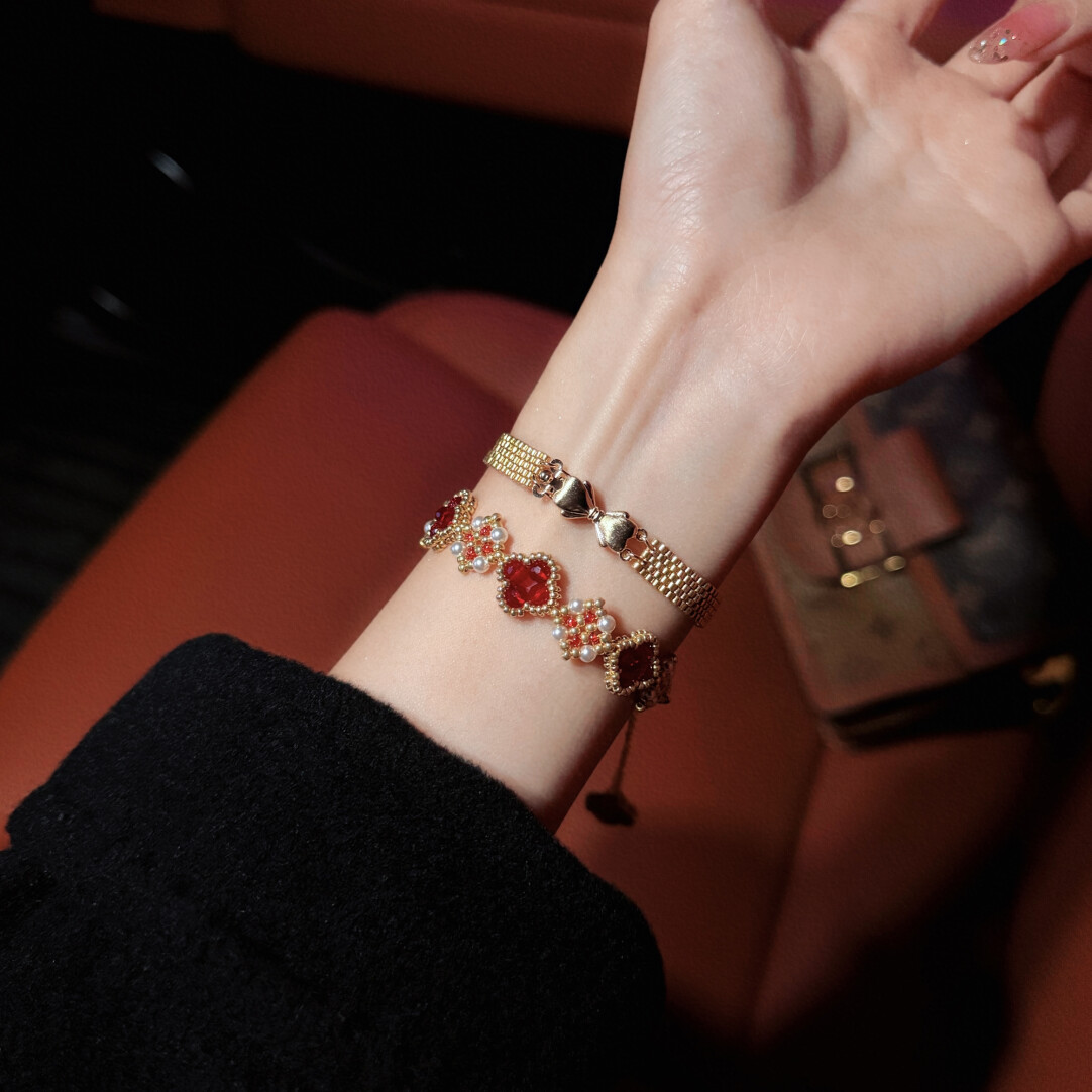 No.51 DIY Kit – Four-Leaf Clover Charm Beaded Bracelet with Red Faceted Rounds & Gold Bezel（SL177）