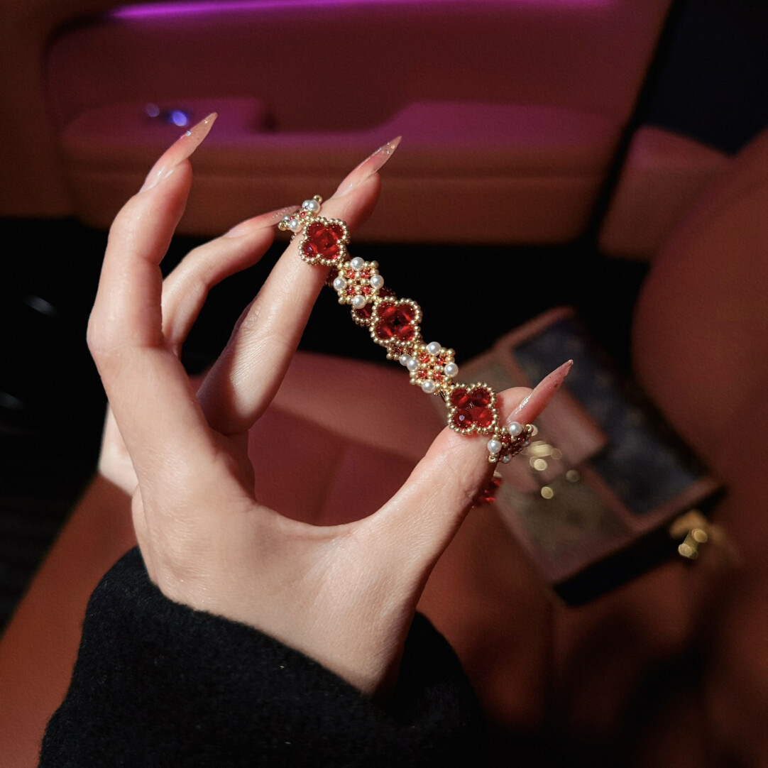 No.51 DIY Kit – Four-Leaf Clover Charm Beaded Bracelet with Red Faceted Rounds & Gold Bezel（SL177）