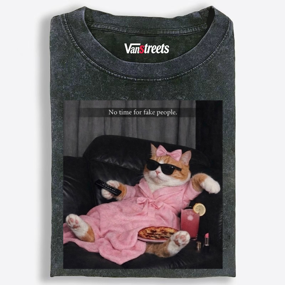 Chill Queen Cat Retro Washed T-Shirt | 100% Cotton | Streetwear Essential