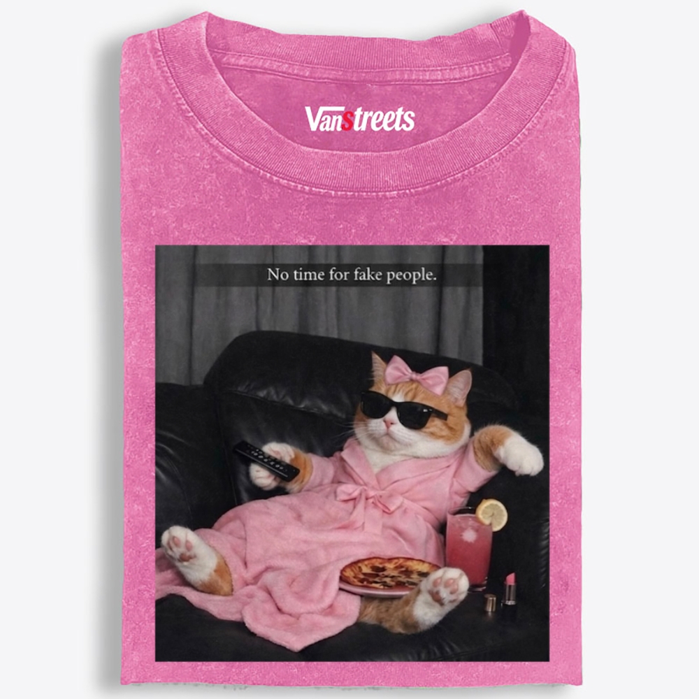 Chill Queen Cat Retro Washed T-Shirt | 100% Cotton | Streetwear Essential