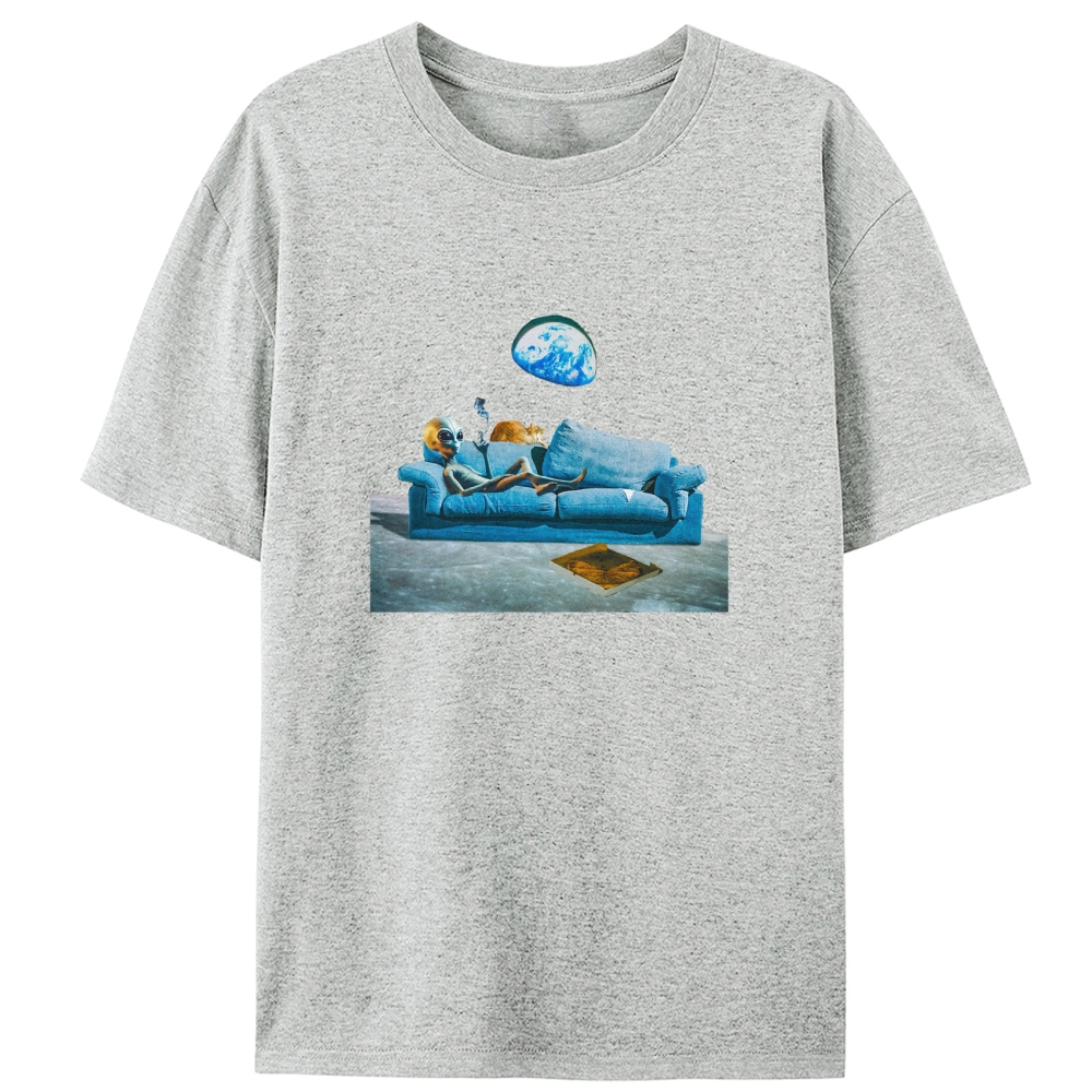 Moon Home Guide: Pizza, Cat & Alien Retro Designed for Women - Slim Fit Cotton Tee