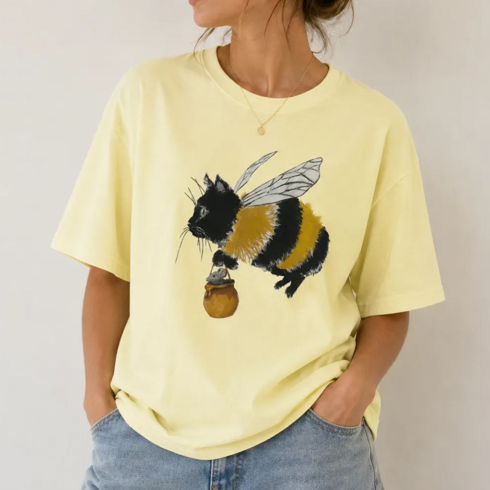 Bee Cat Catching Mouse Retro Designed for Women - Slim Fit Cotton Tee