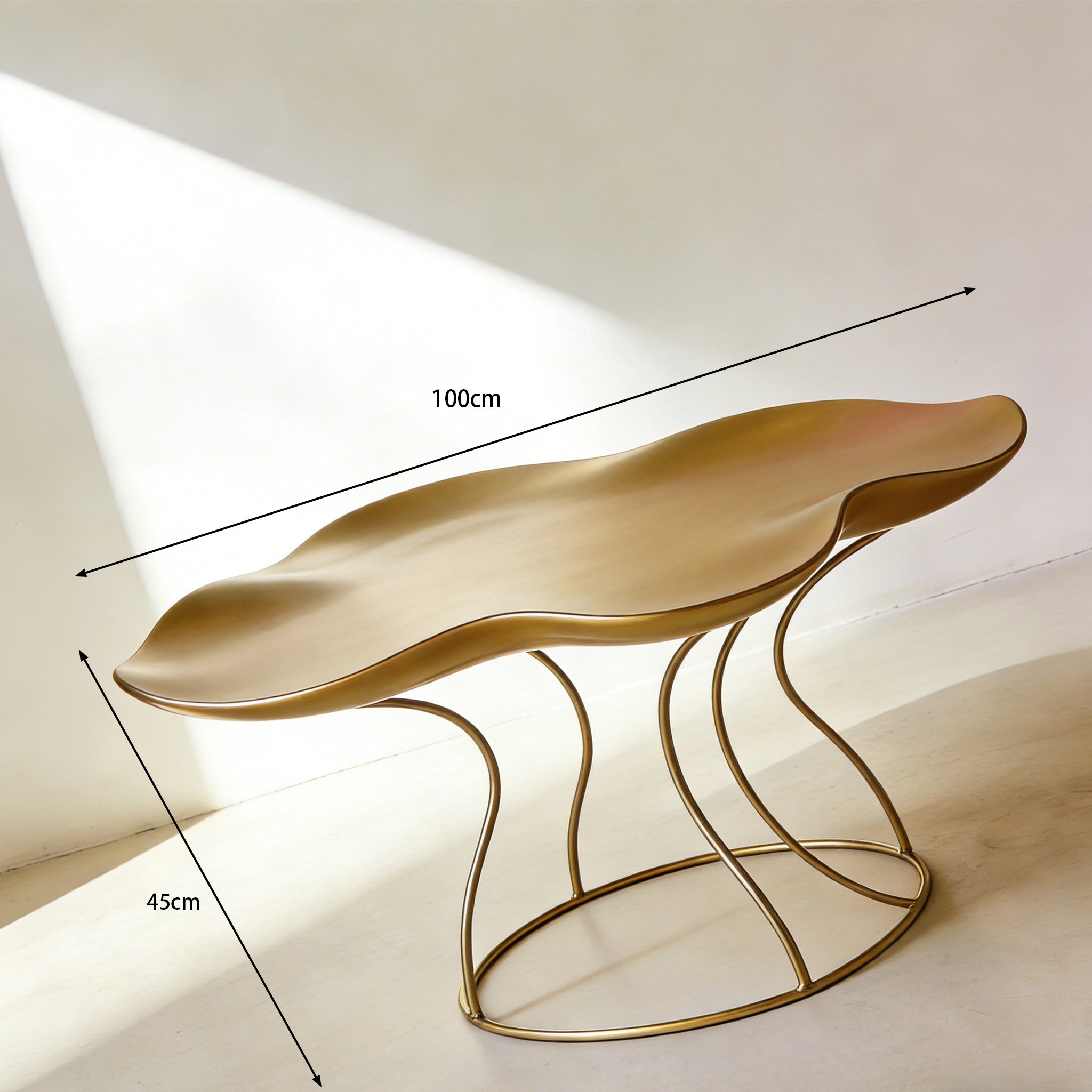 Metalowy stolik kawowy z czarną ramą