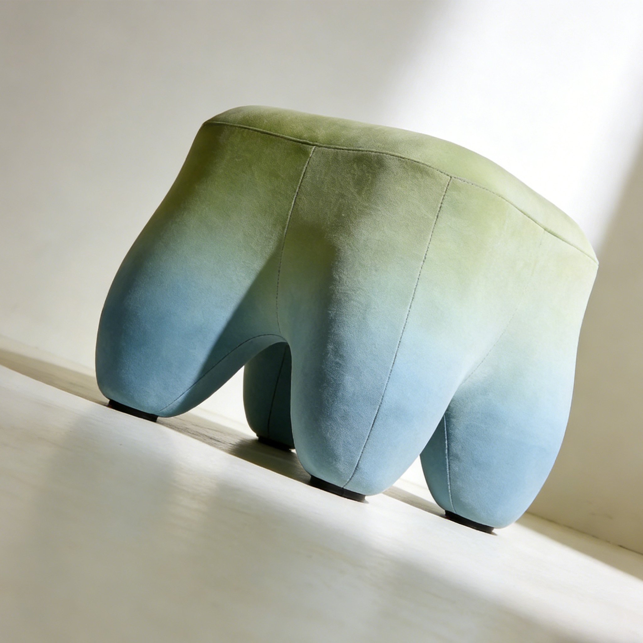 Detal tapicerowanego siedziska stołka