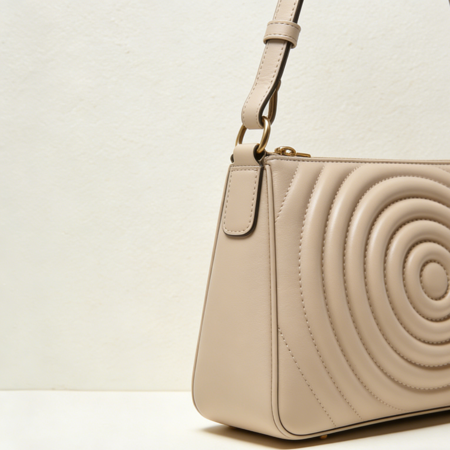 Okrągła pikowana torebka na ramię