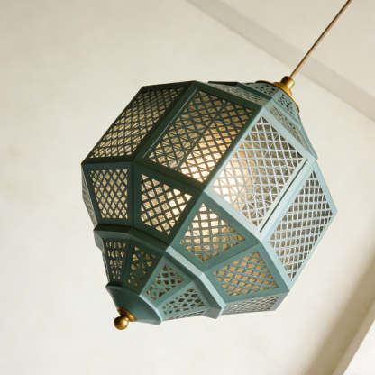 Nowoczesna lampa wisząca z geometrycznym, ażurowym diamentem