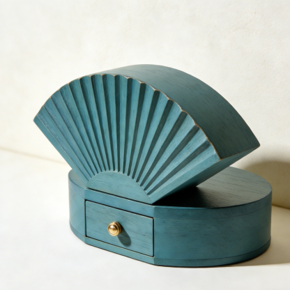 Drewniane pudełko na biżuterię w kształcie wachlarza