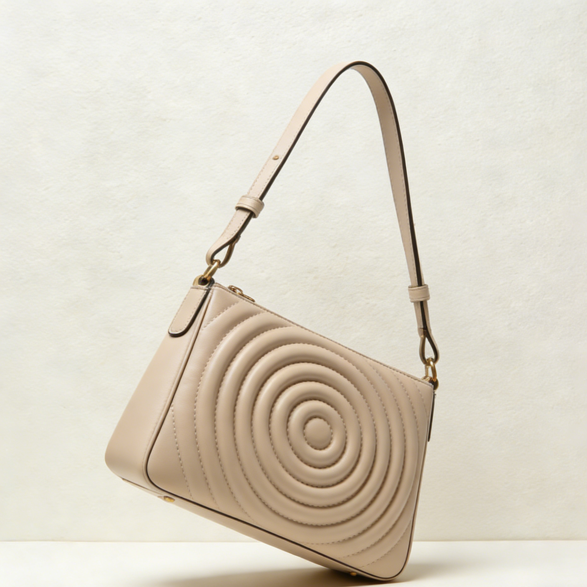 Okrągła pikowana torebka na ramię