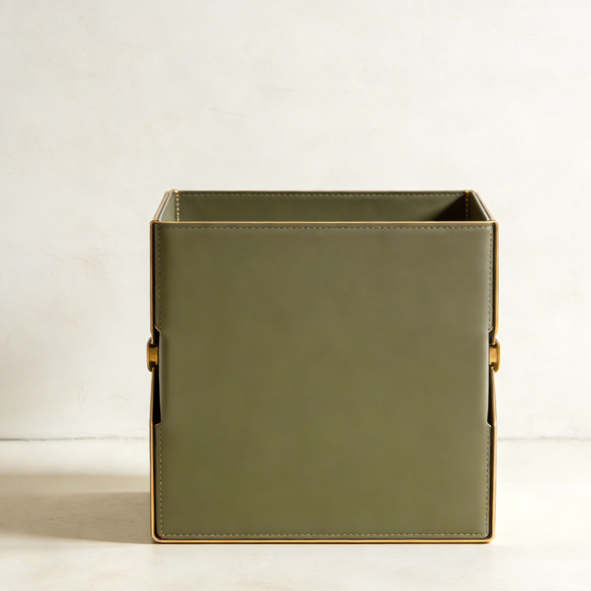 Kwadratowy skórzany kosz do przechowywania