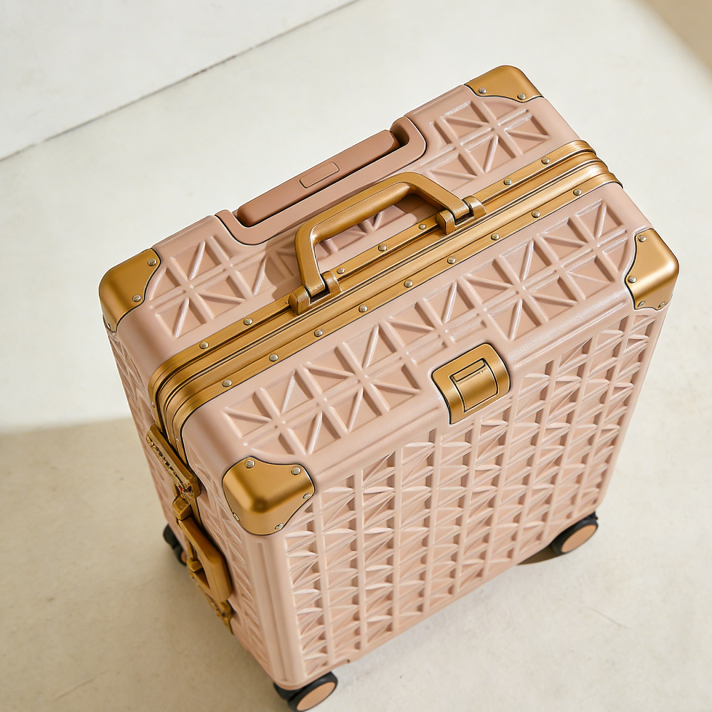 Walizka na kółkach z aluminiową ramą i wzorem kratki