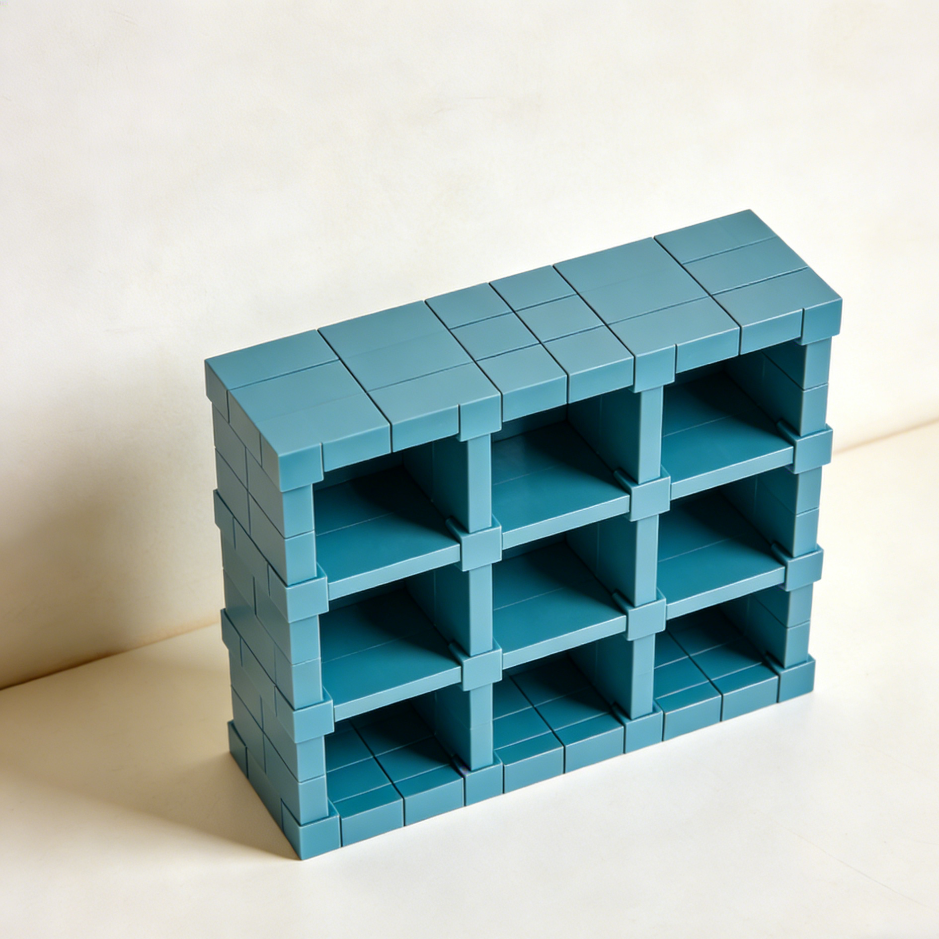 Modułowy regał z kratkami