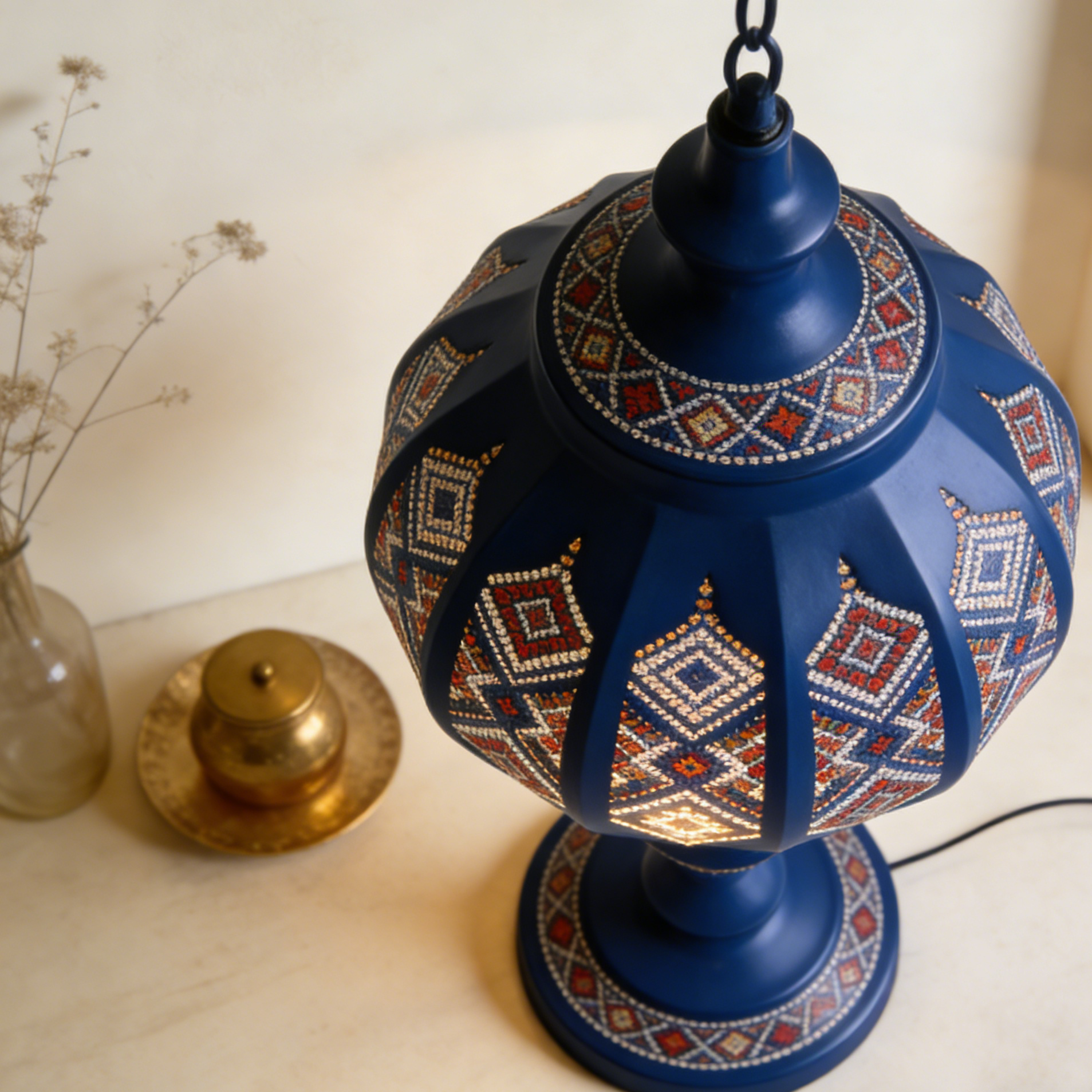 Malowana lampa stołowa