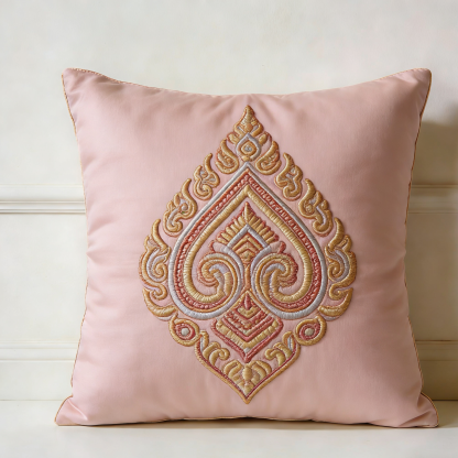 Kwadratowa poduszka z haftem