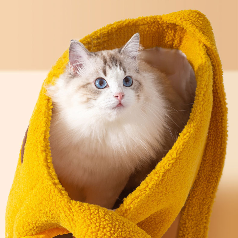 Giraffe-Themed Soft Cat Carrier Bag