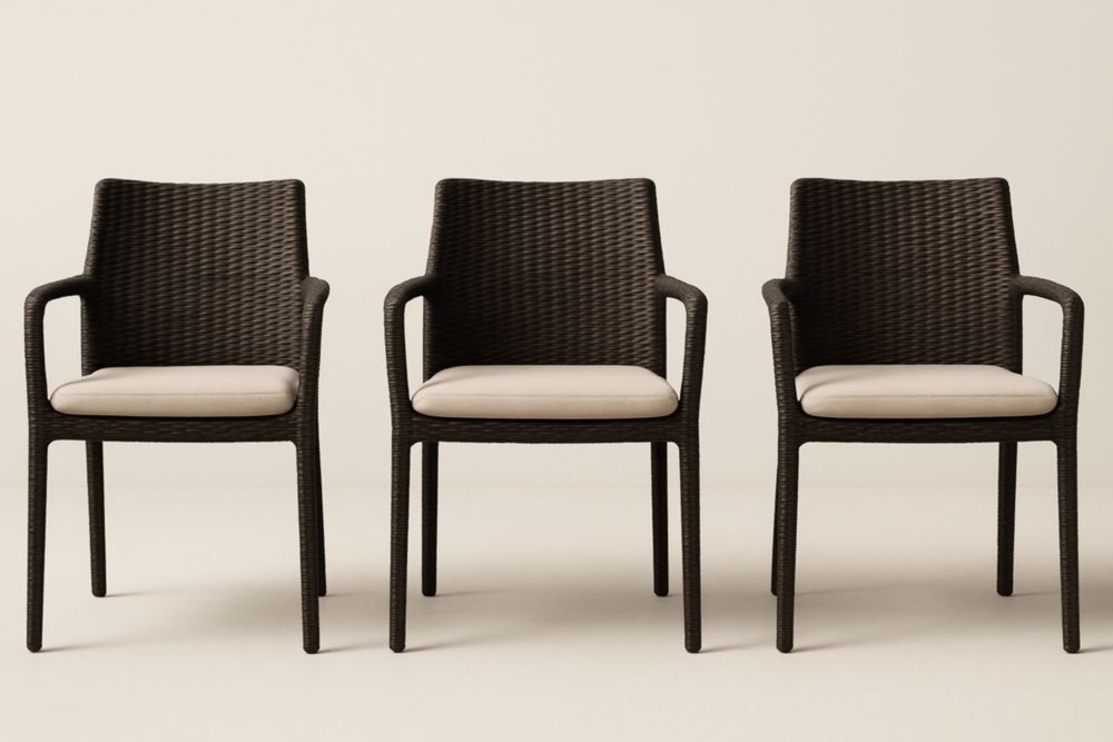 Lot de 3 chaises en résine tressée brun avec coussins beige