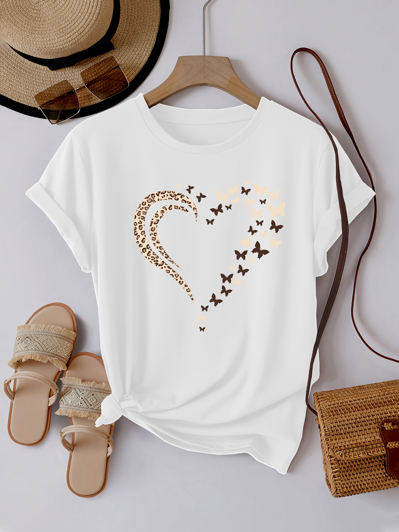 Short-Sleeved T-Shirt with Heart And Butterfly Patterns, Women'S Round-Neck Sports Top for Spring And Summer, Basic Women'S Shirt, Ladies' Apparel