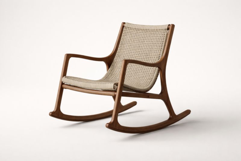 Sedia a dondolo in legno di noce e tessuto intrecciato beige