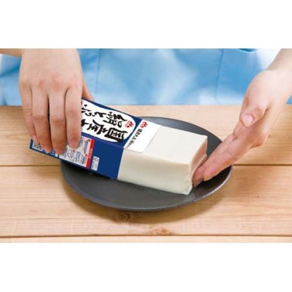 森永乳業 国産大豆絹とうふ( 250g×12個入)【絹とうふ】[長期常温保存 ローリングストック 備蓄 高たんぱく]