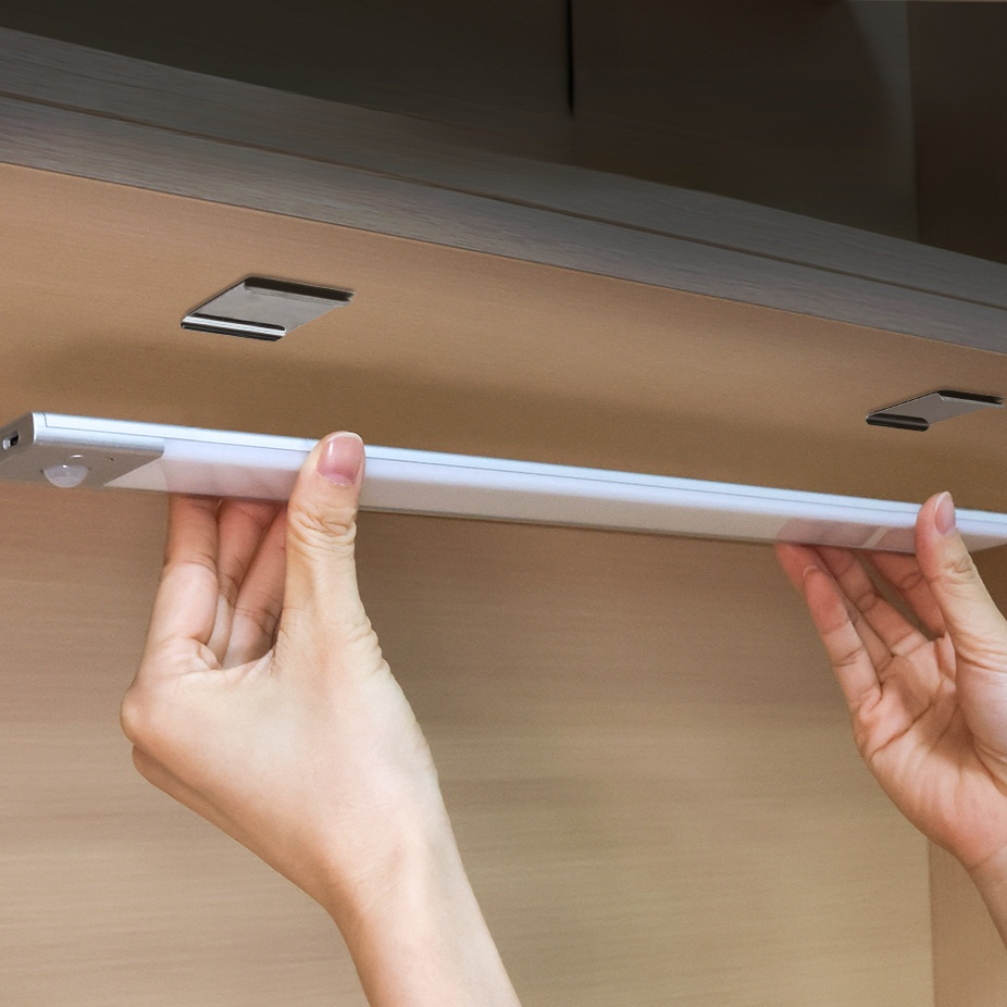 Wireless charging magnetic sensor light