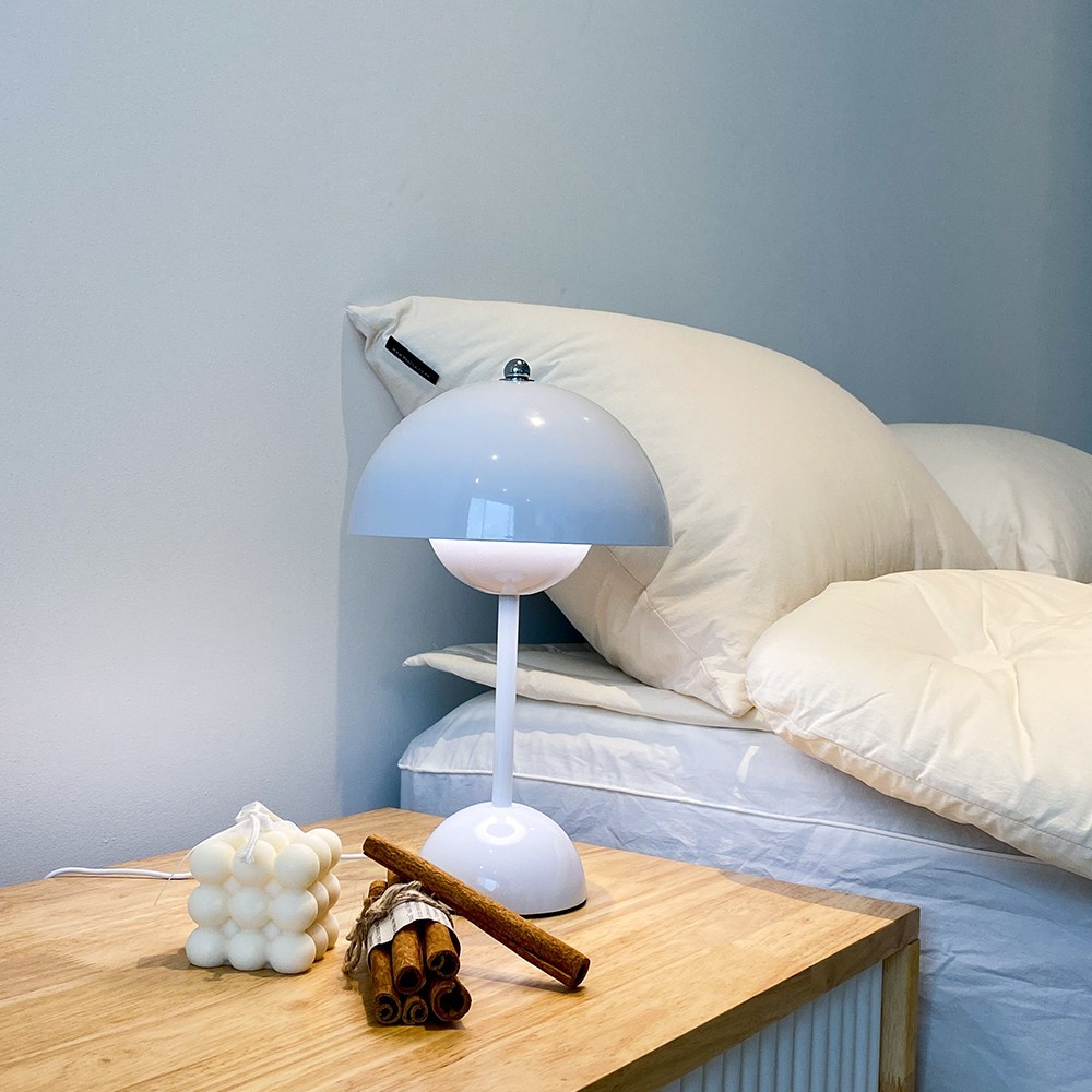 Flower bud mushroom table lamp