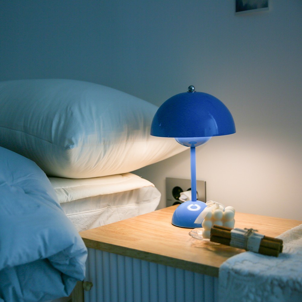 Flower bud mushroom table lamp
