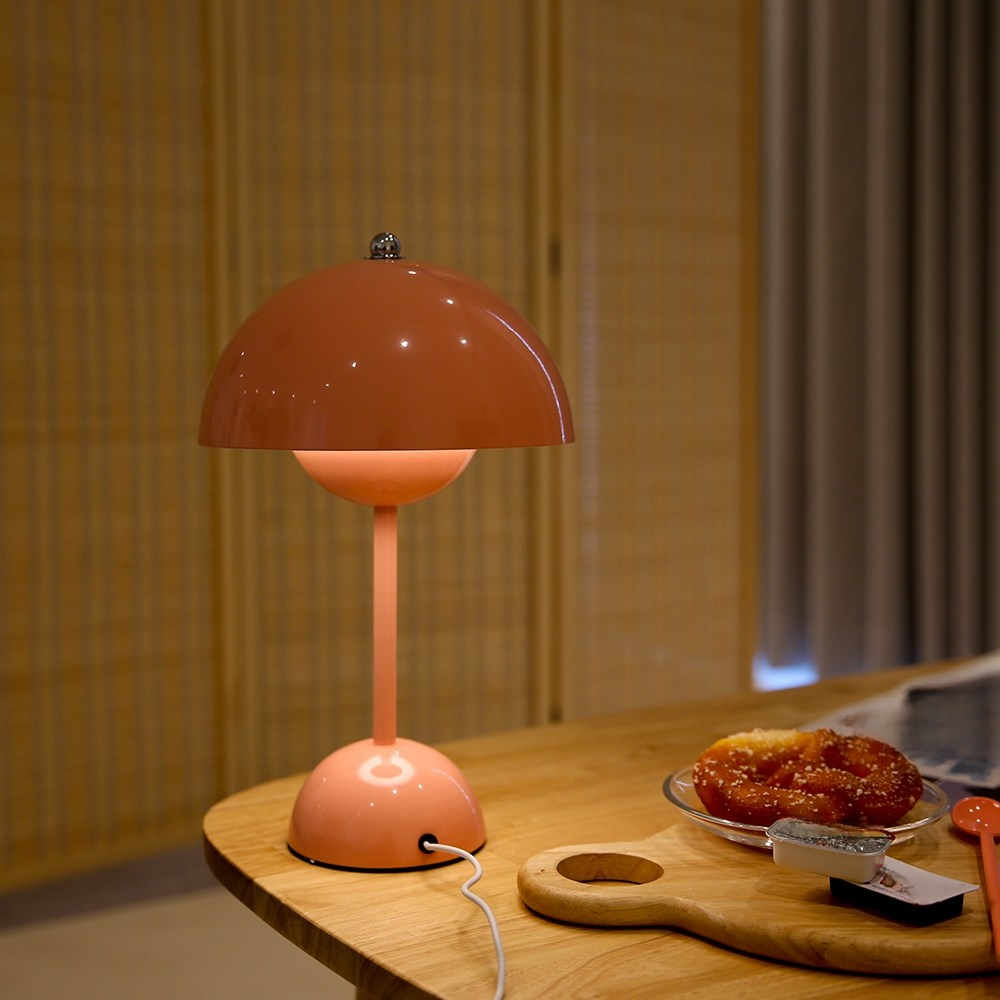 Flower bud mushroom table lamp