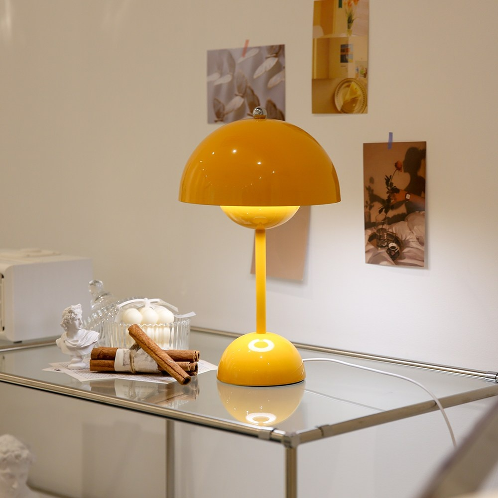 Flower bud mushroom table lamp
