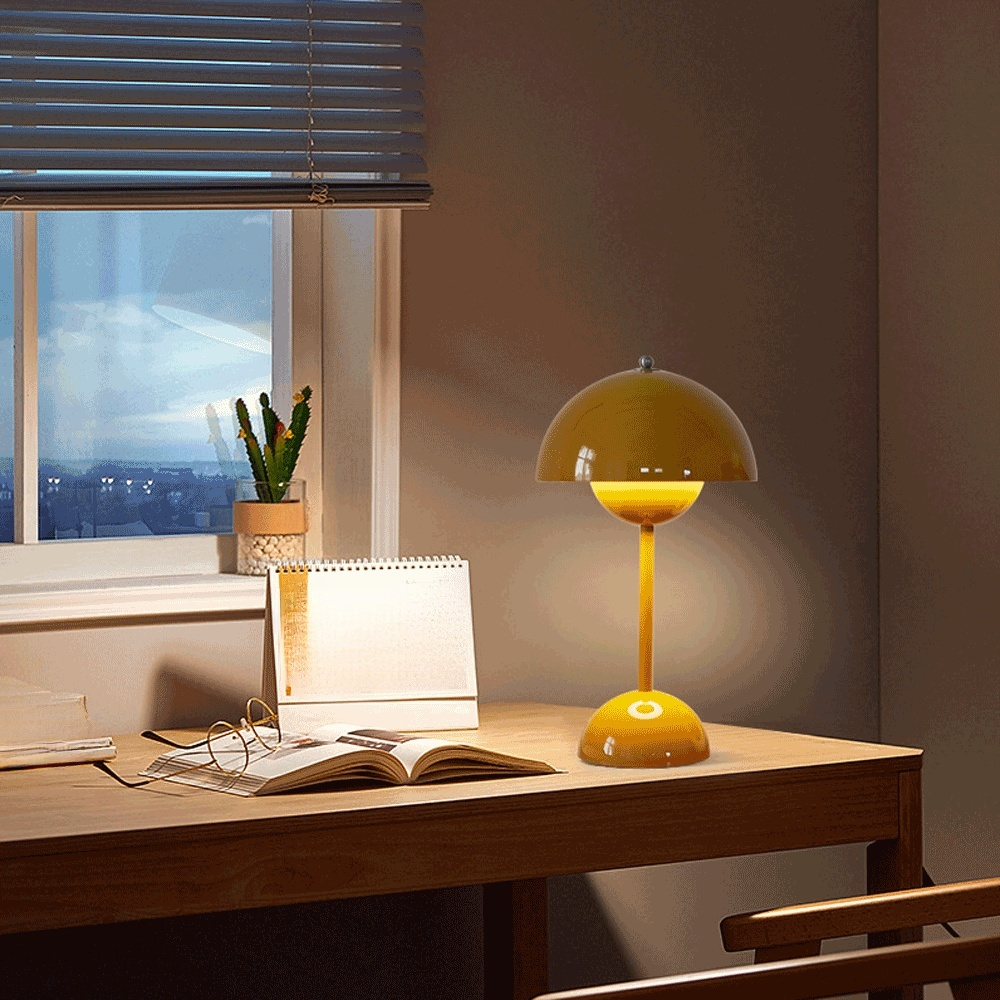 Flower bud mushroom table lamp