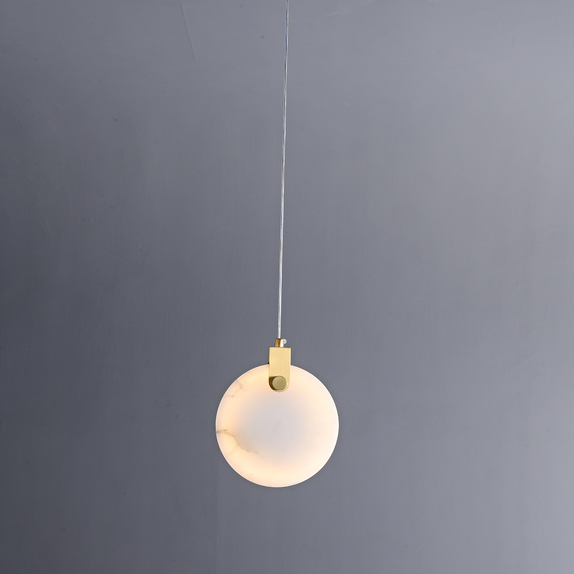 Alabaster single disc pendant light 