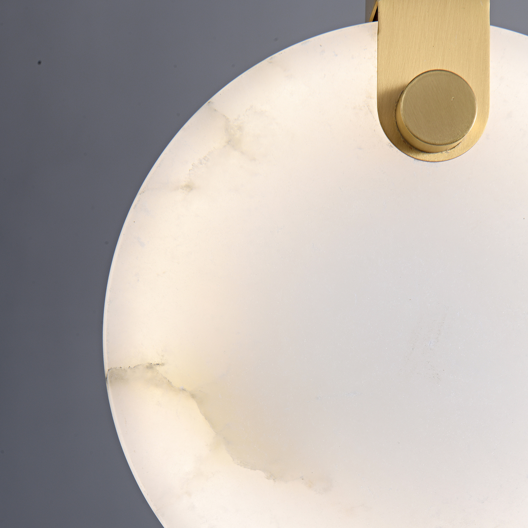 Alabaster single disc pendant light 