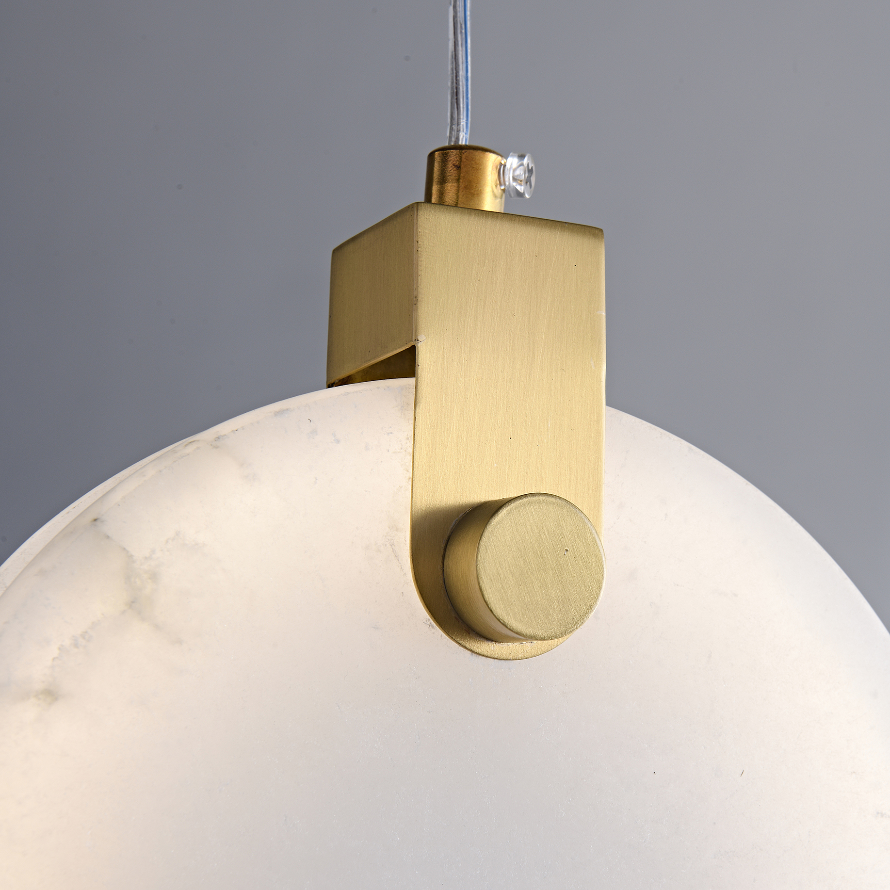 Alabaster single disc pendant light 