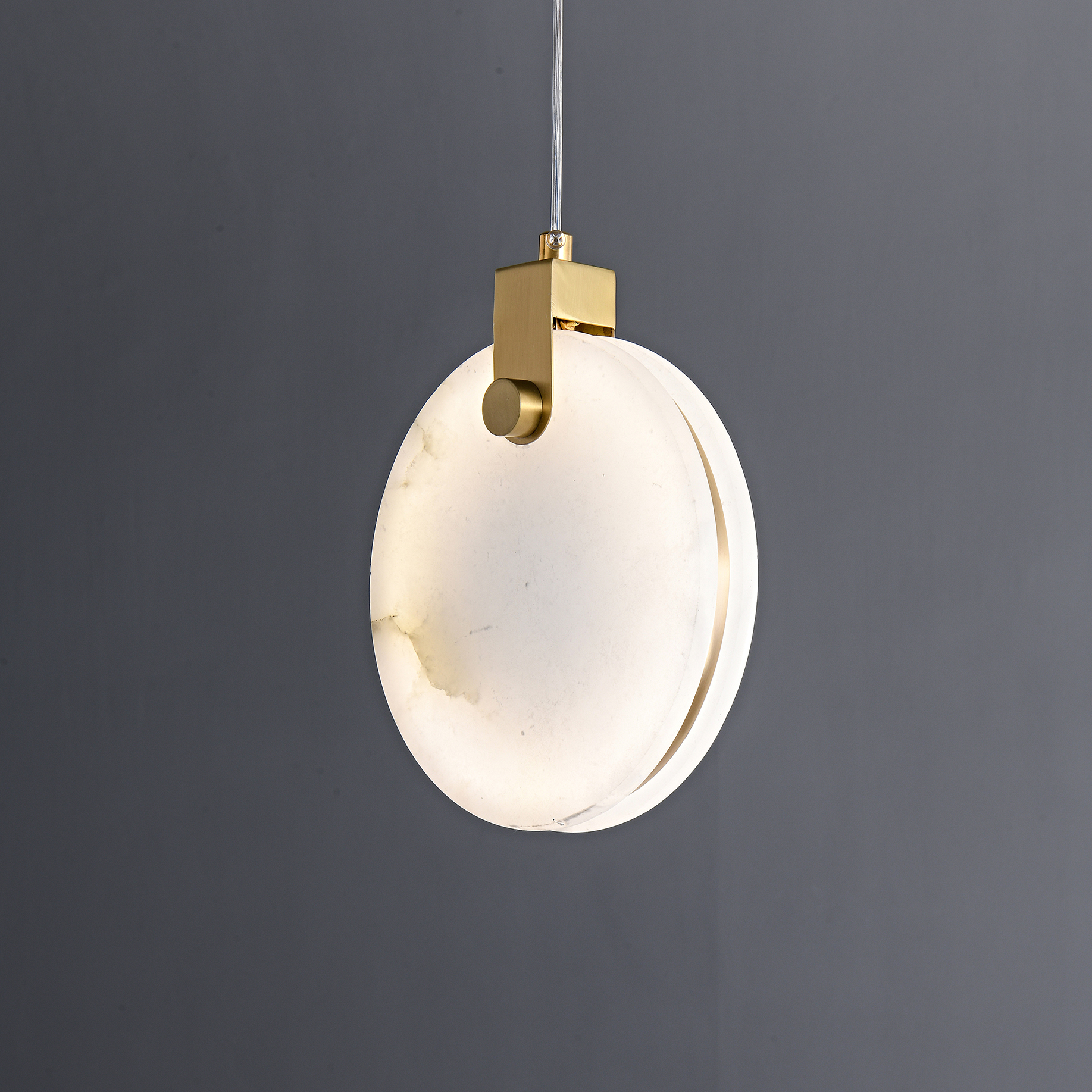 Alabaster single disc pendant light 