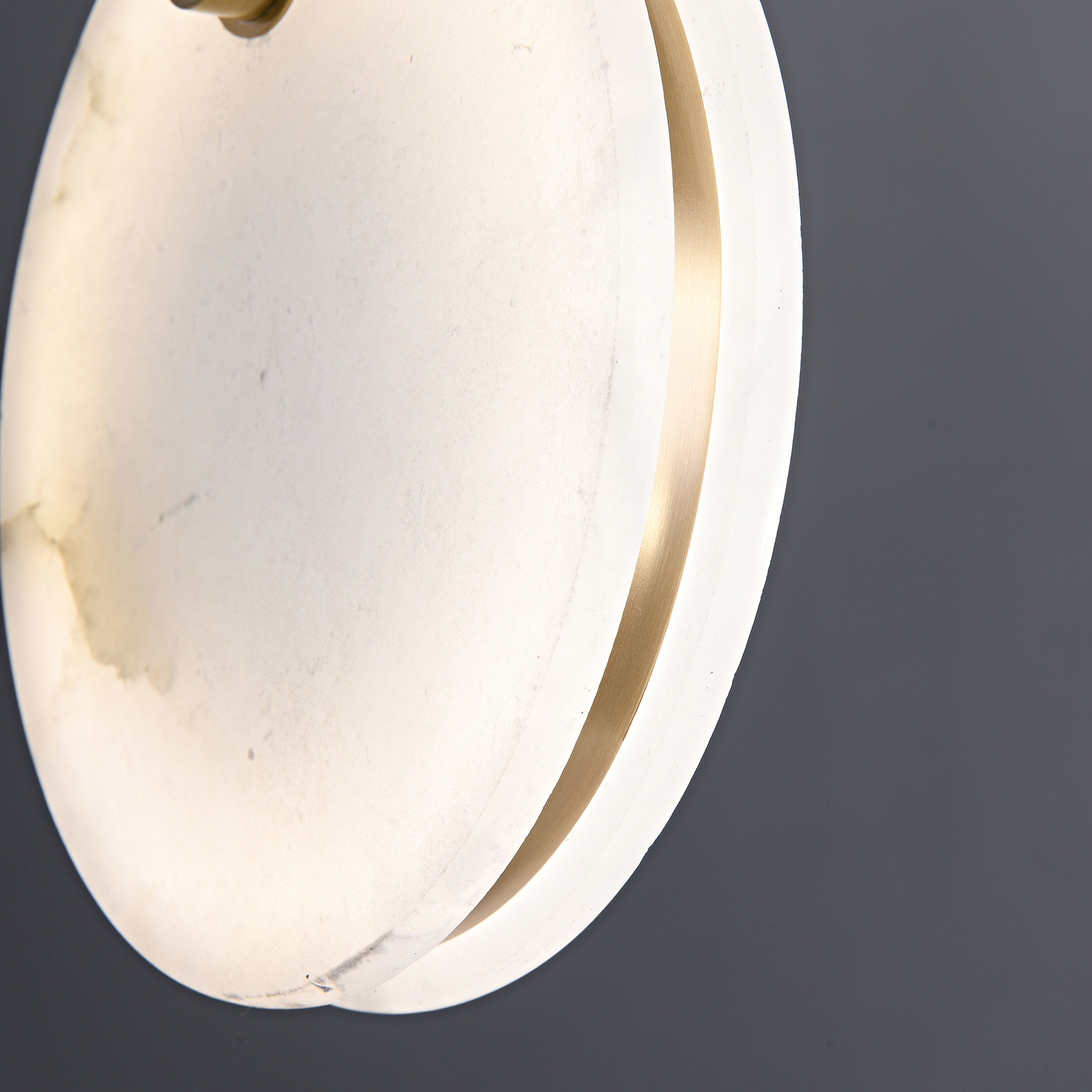 Alabaster single disc pendant light 