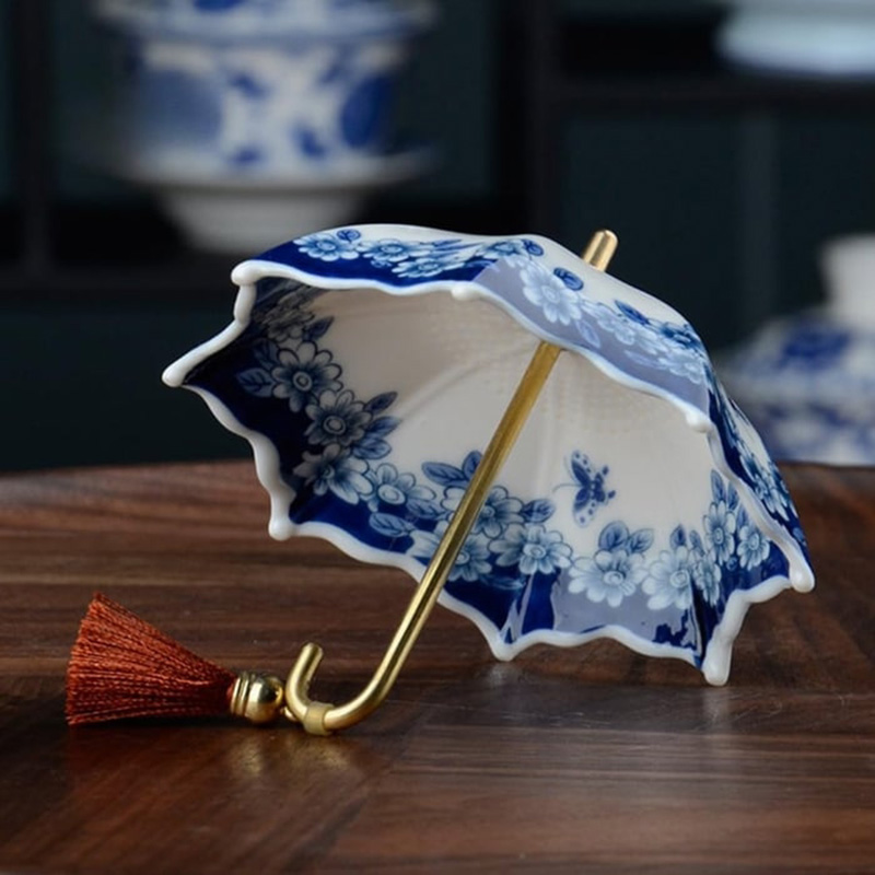 Umbrella Shape Ceramic Tea Strainer - Chinese Blue & White Porcelain Loose Leaf Filter with Rotating Design