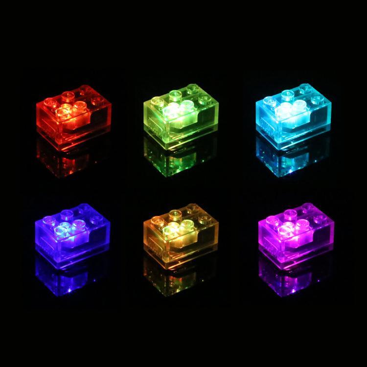 Accessoires lumineux LED 2*3 pour briques, compatibles avec les petits blocs de construction, accessoires de jeu lumineux LED multicolores clignotants
