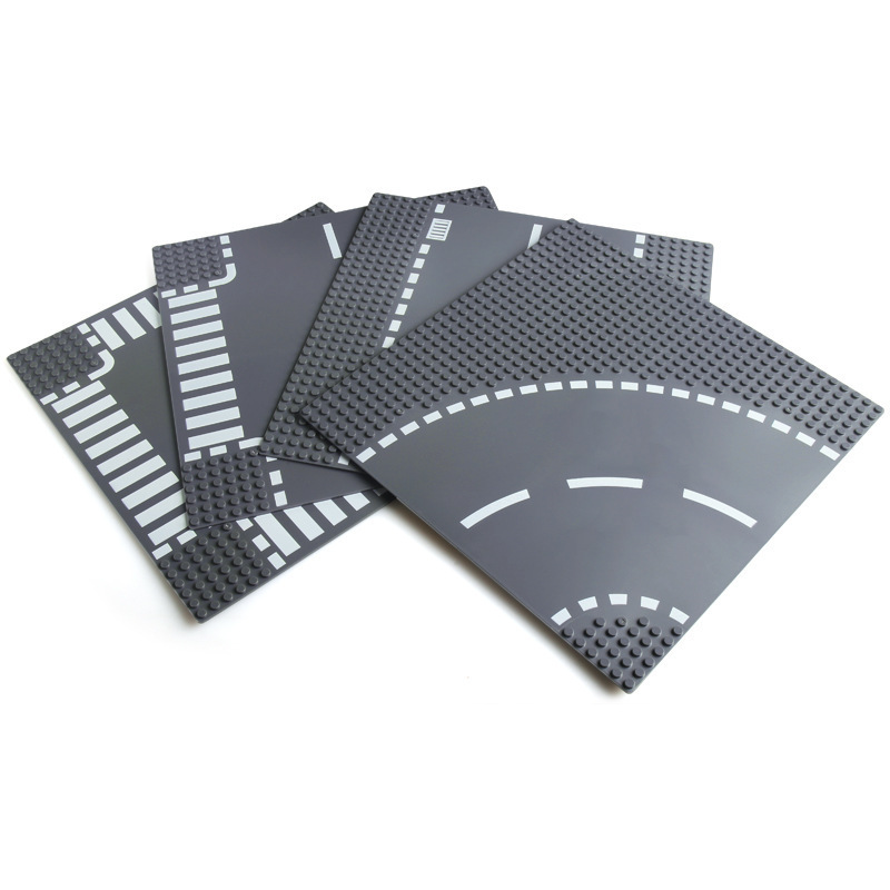 Compatible avec les plaques de base Small Particle Building Blocks, les plaques de base Highway et les plaques de base multifonctionnelles pour scènes de rue urbaines (non-Gobricks).