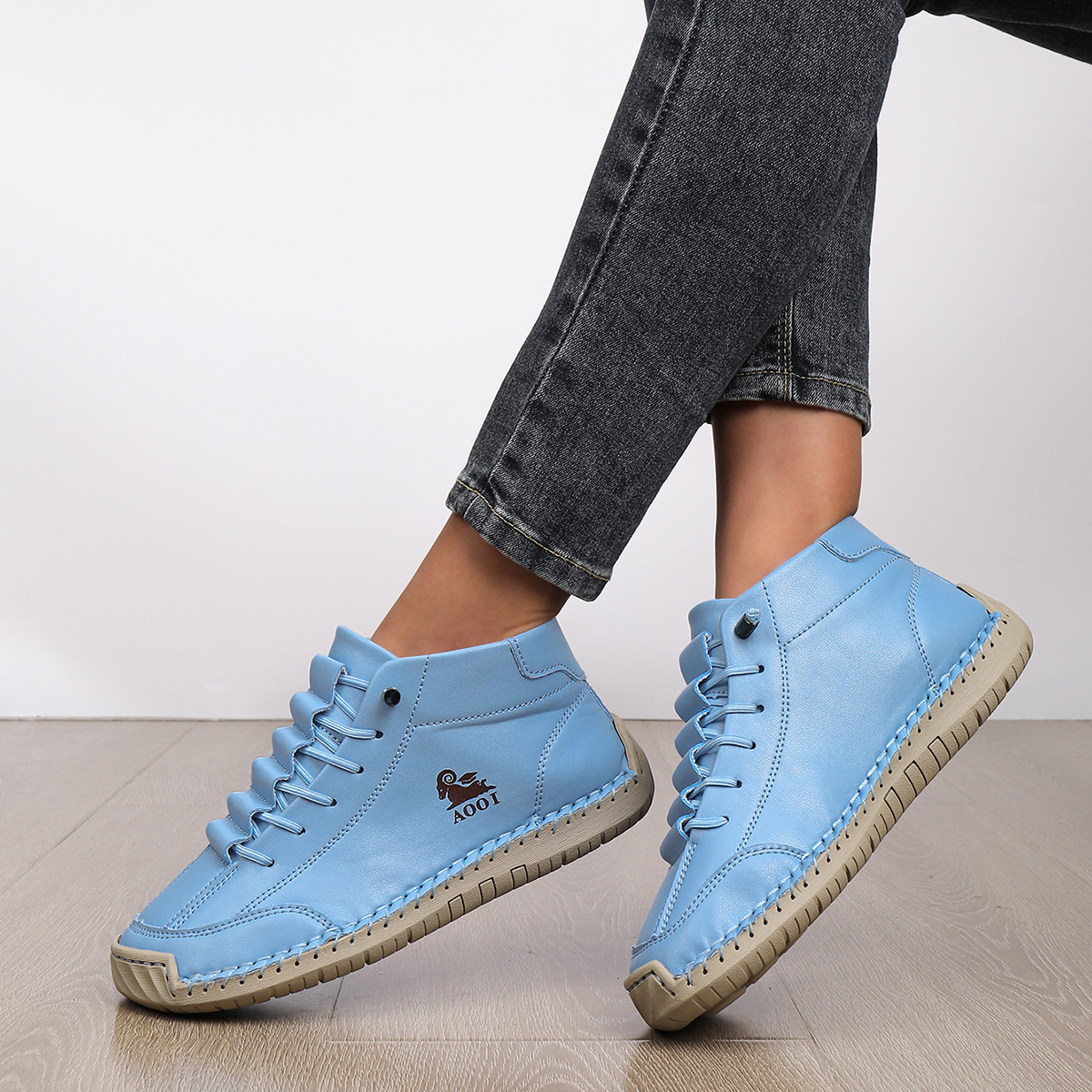 Casual Calfskin Sneakers, Wide Toe Box, Breathable for All-day Comfort, No-tie Laces for Easy Wear