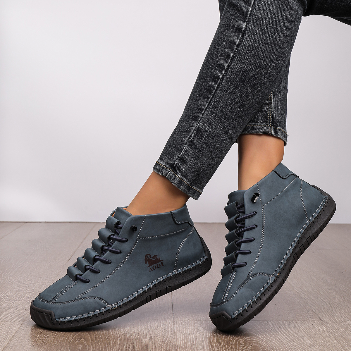 Casual Calfskin Sneakers, Wide Toe Box, Breathable for All-day Comfort, No-tie Laces for Easy Wear