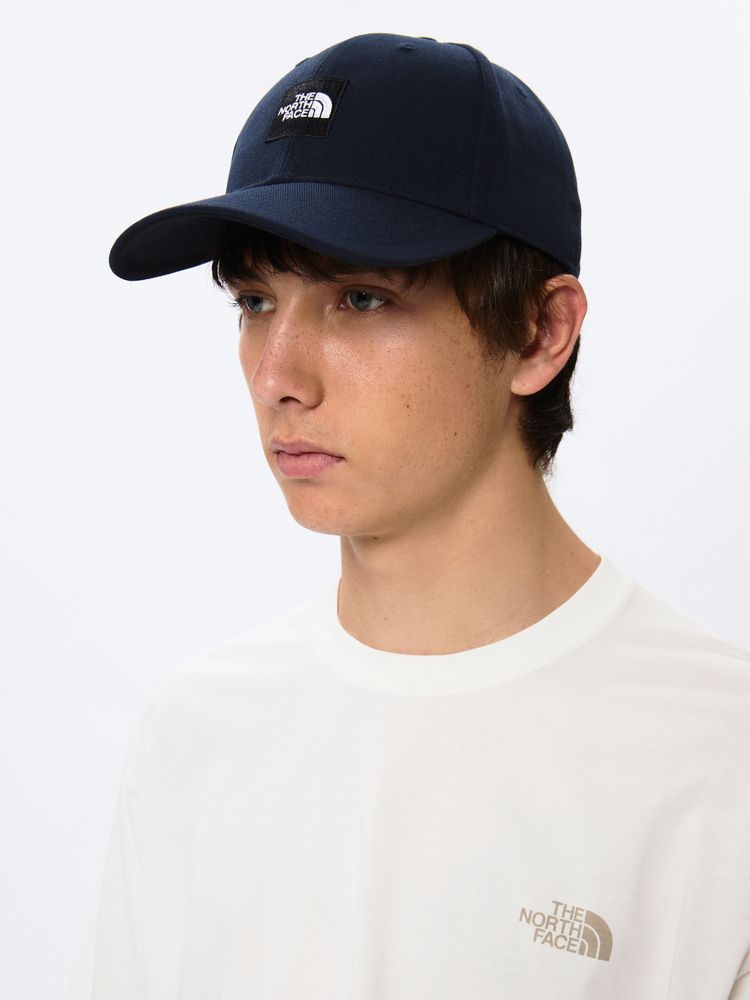 スクエアロゴキャップ（ユニセックス）