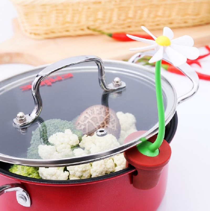 Daisy-shaped pot lid overflow prevention device