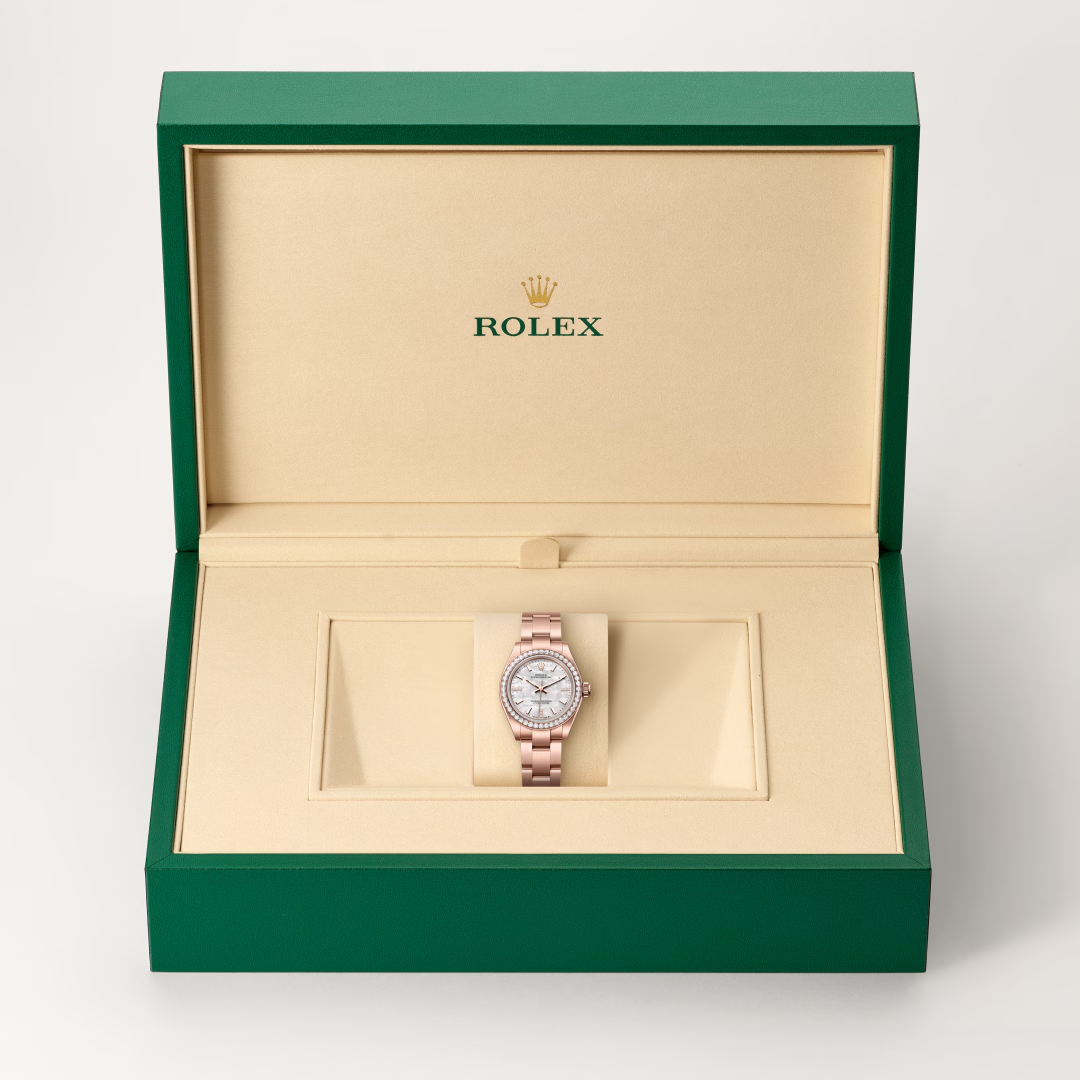 Rolex Oyster Perpetual 28 Oyster, 28 mm, růžové zlato a diamanty