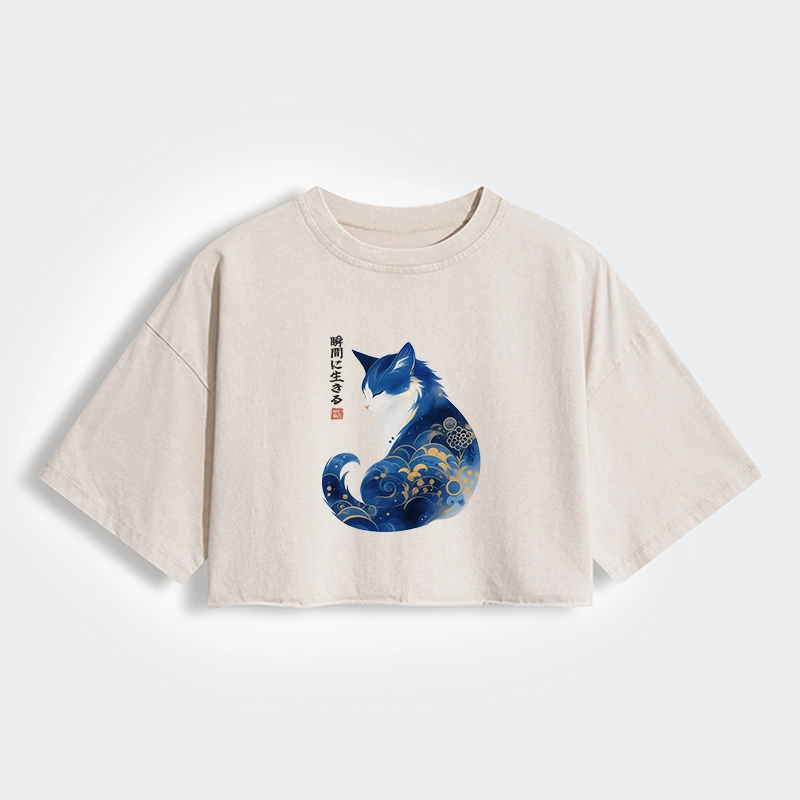 Tokyo-Lion Retro Zen Cat: Living the Present Women's Washed Crop T-Shirt