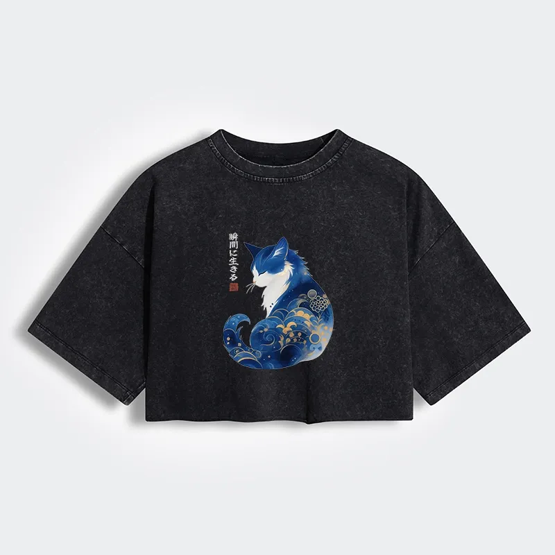 Tokyo-Lion Retro Zen Cat: Living the Present Women's Washed Crop T-Shirt