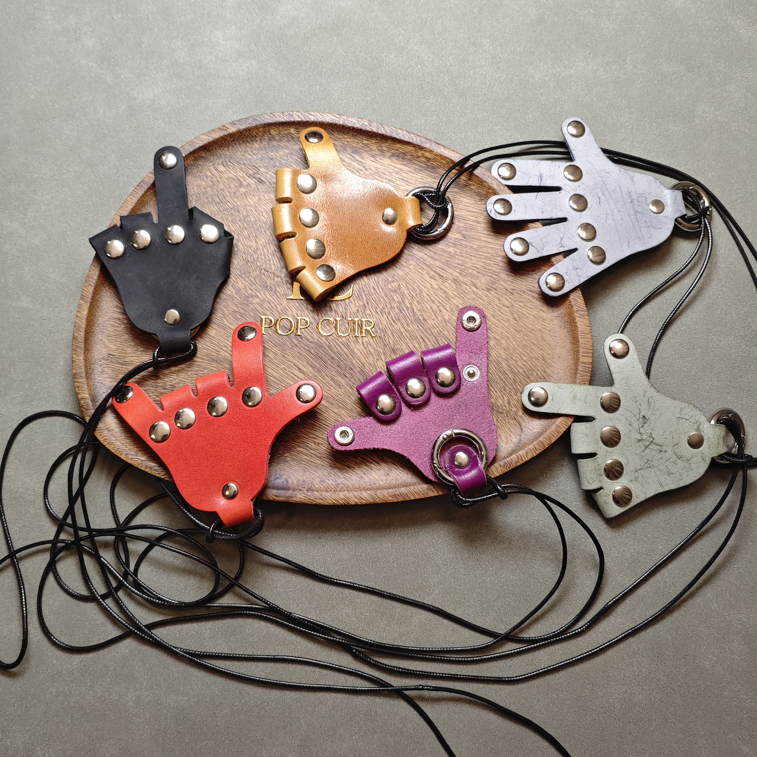 Full Grain Vegetable Tanned Leather Palm Keychain – Hand-Shaped Bag Tag