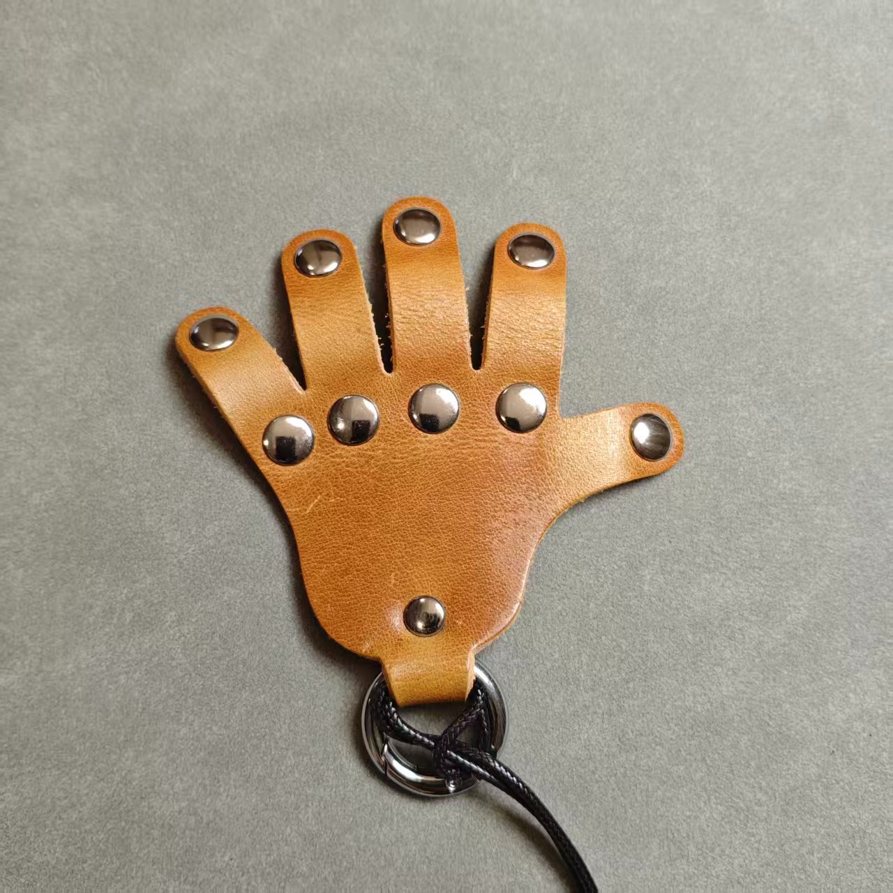 Full Grain Vegetable Tanned Leather Palm Keychain – Hand-Shaped Bag Tag