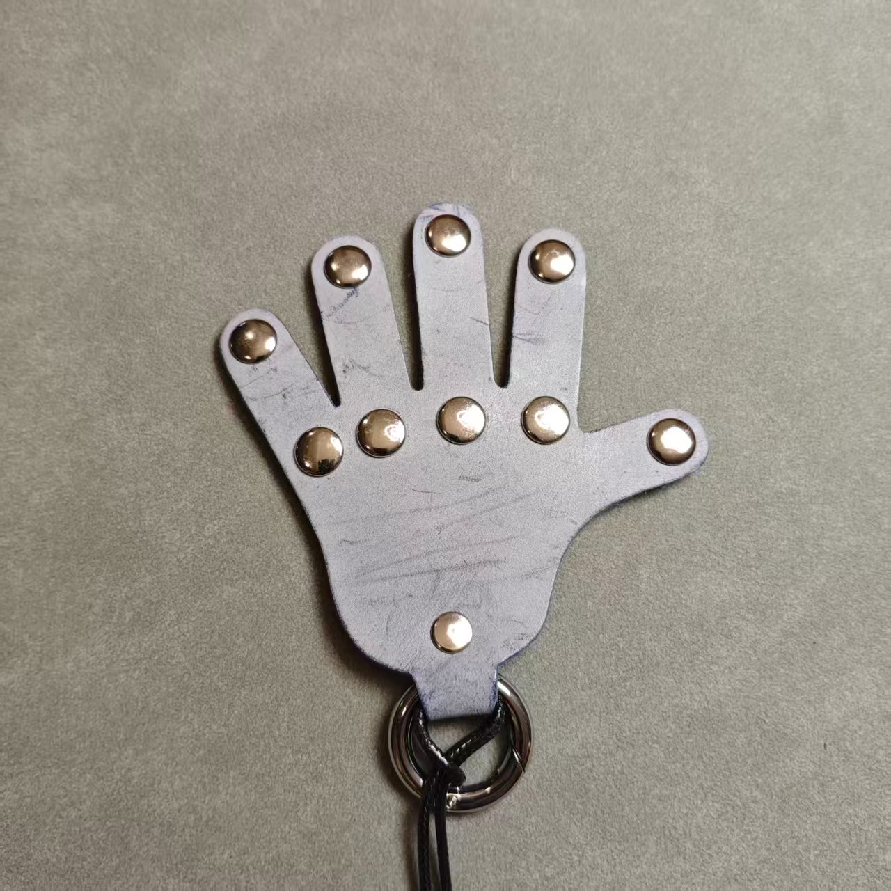 Full Grain Vegetable Tanned Leather Palm Keychain – Hand-Shaped Bag Tag