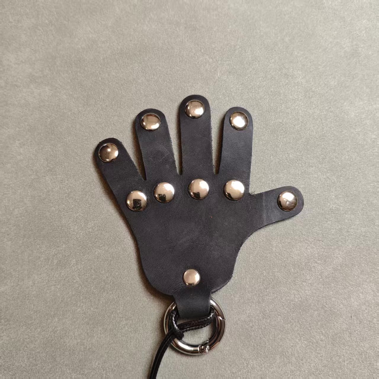 Full Grain Vegetable Tanned Leather Palm Keychain – Hand-Shaped Bag Tag