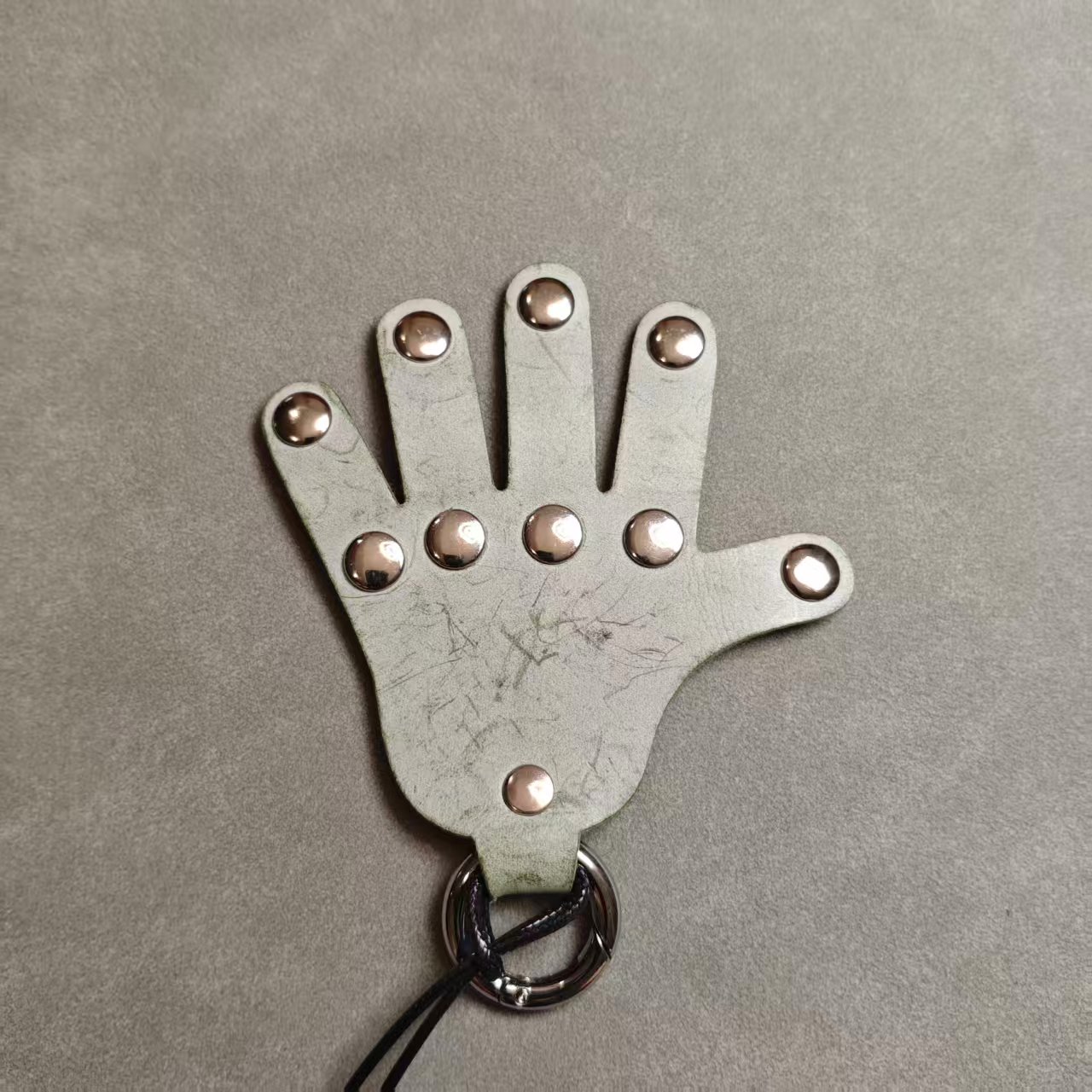 Full Grain Vegetable Tanned Leather Palm Keychain – Hand-Shaped Bag Tag